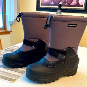 Climate footwear. Size 7 1/2. Snow boots waterproof. DuPont thermo insoles.